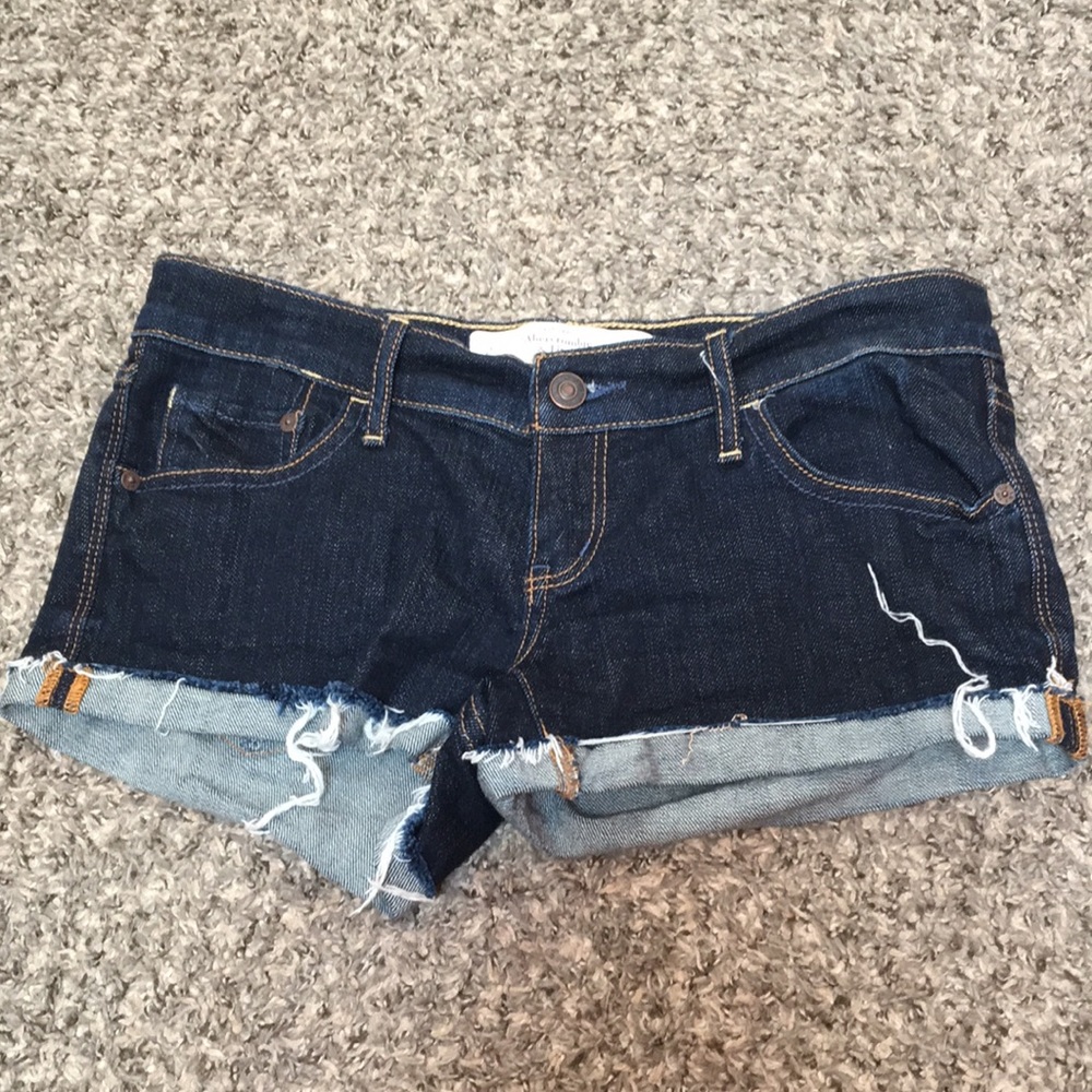 Brand New Without Tags Abercrombie & Fitch Jean Shorts.🤍Size 26/2.